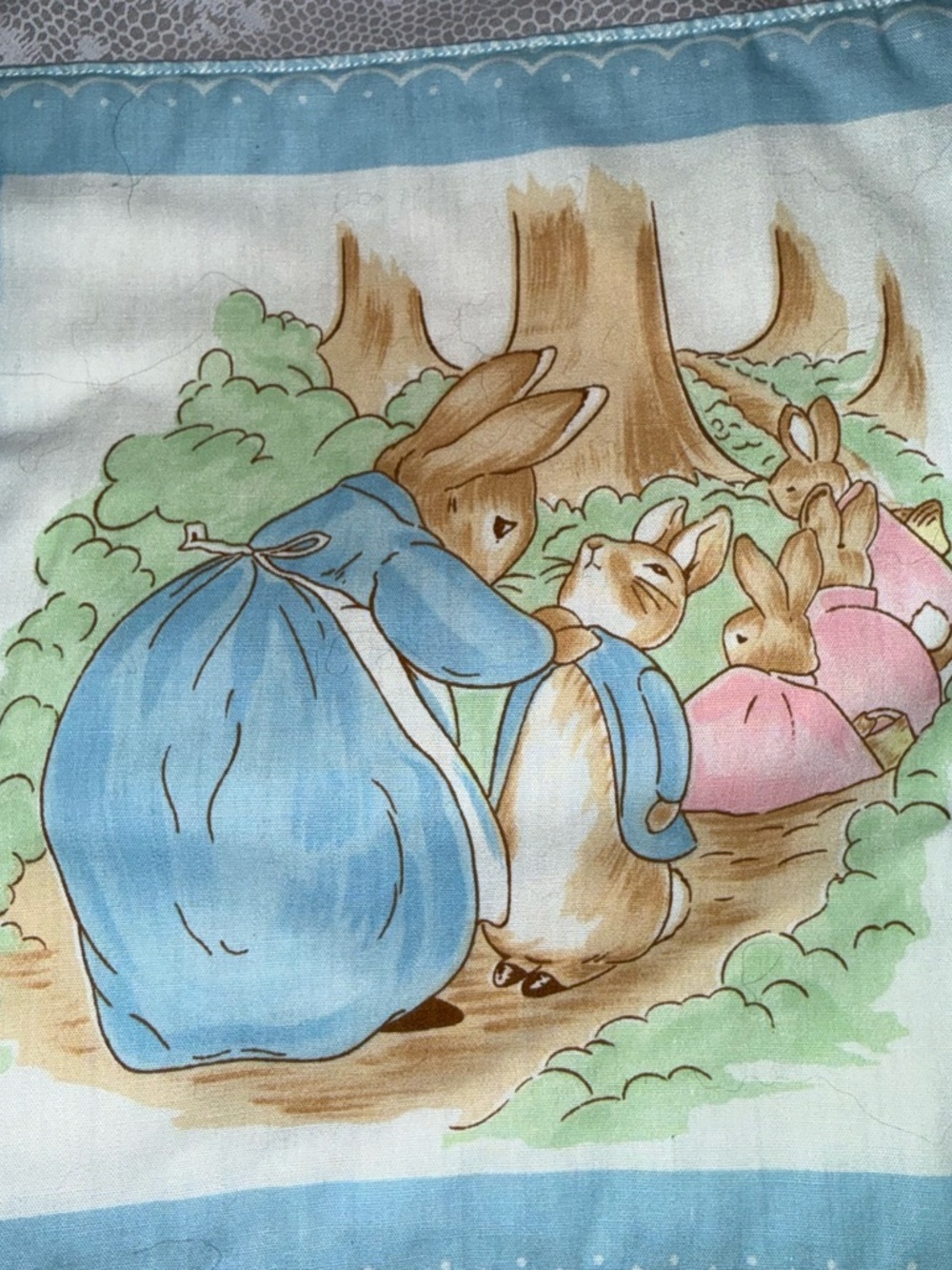 Vintage 1980s Peter Rabbit cloth picture book - Picture 5 of 6